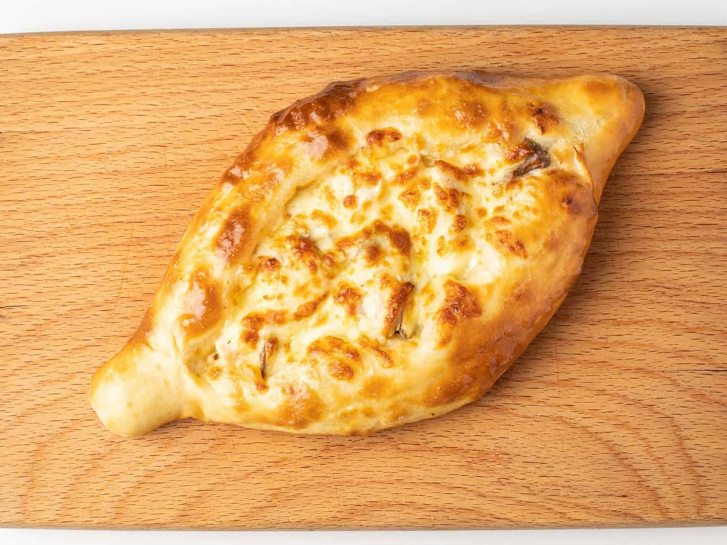 Аджарик с курицей и грибами