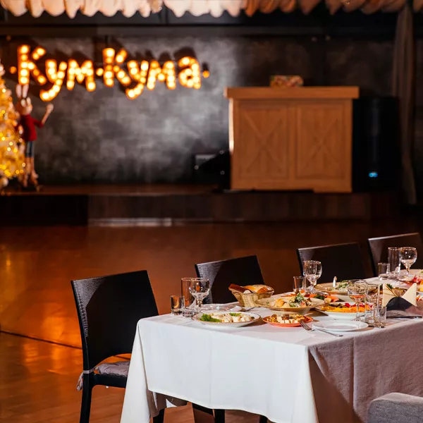 Современный и просторный ресторан