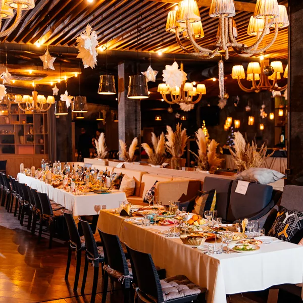 Современный и просторный ресторан